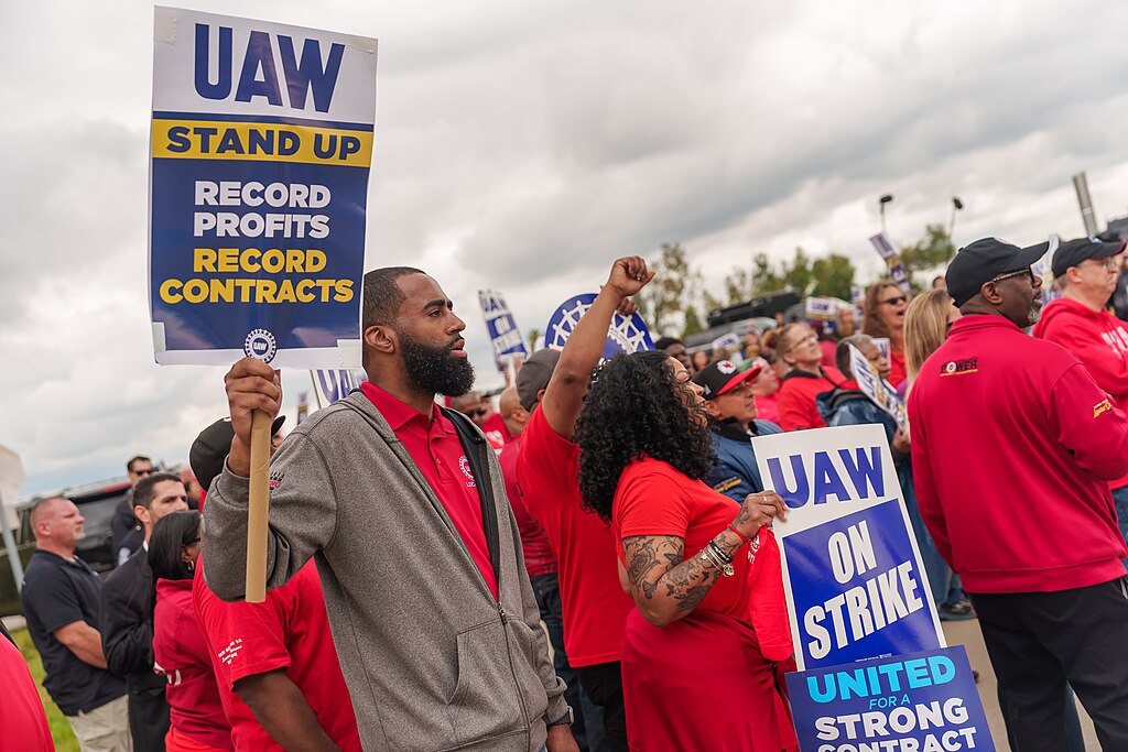 Photo: United Auto Workers Strike 2023; creator: White House; public domain